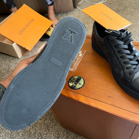 Louis Vuitton Men’s size 7.5 shoe. In Good condition - Picture 2 of 2